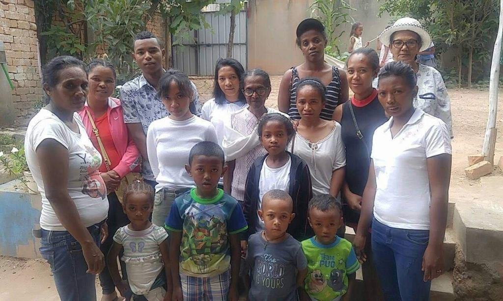 enfants parrainés autour de Jeannette 2021